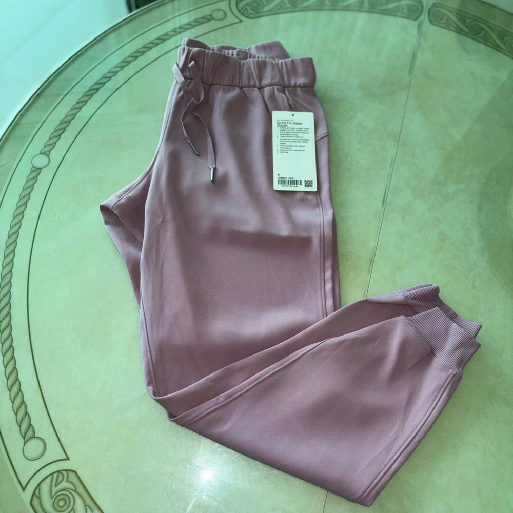 Lululemon on the fly jogger size 8